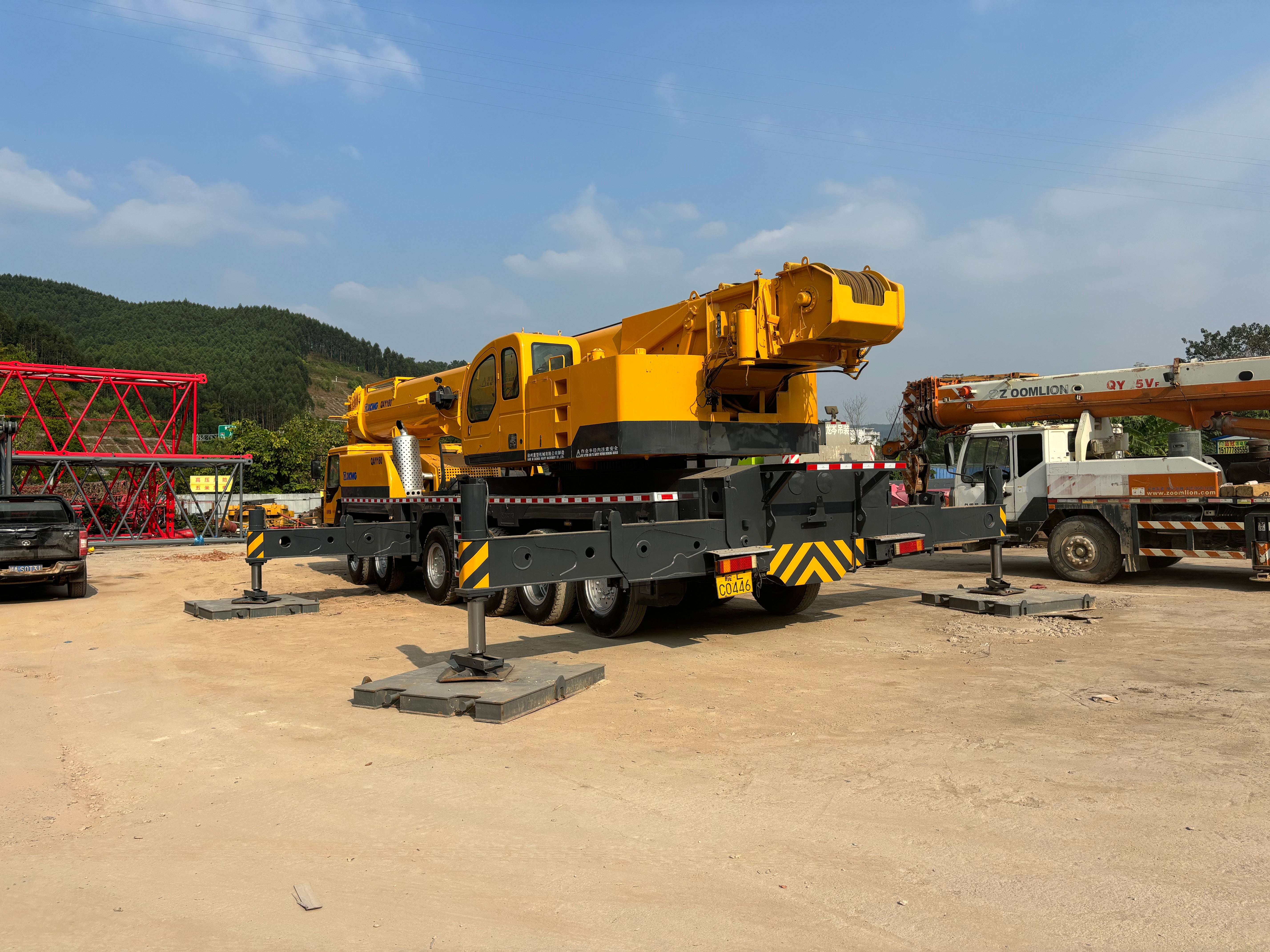 2010 XCMG  Truck Crane 110 Ton